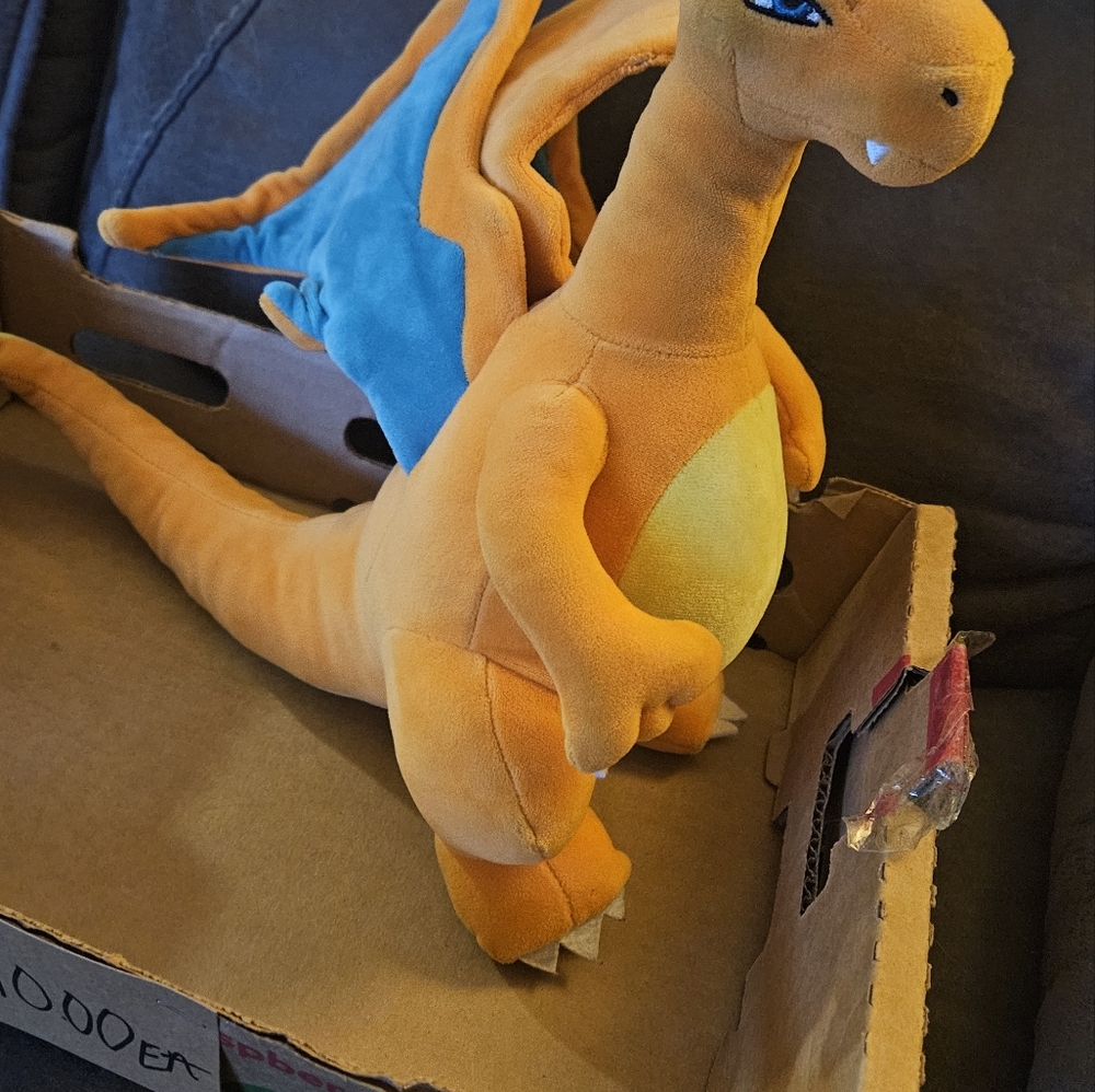 Pokémon - Charizard Plush Toy